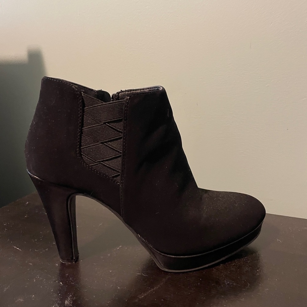 Black heeled Bootie